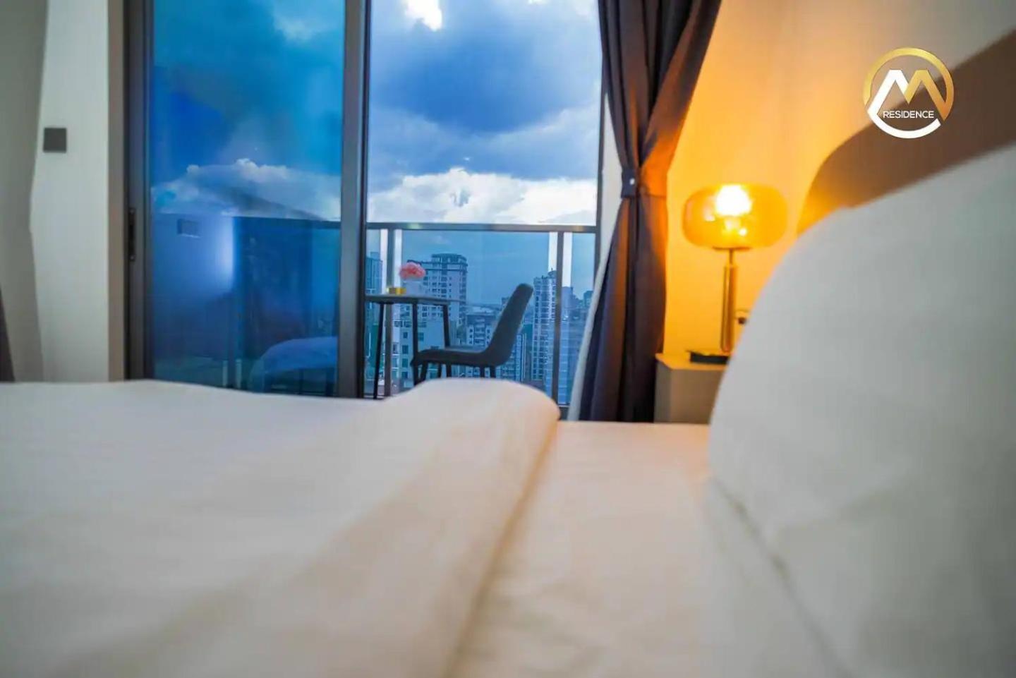 Hotel Serviced Apartments Top One Infinity Pool With View Of 360 Degree Пном Пен Екстериор снимка