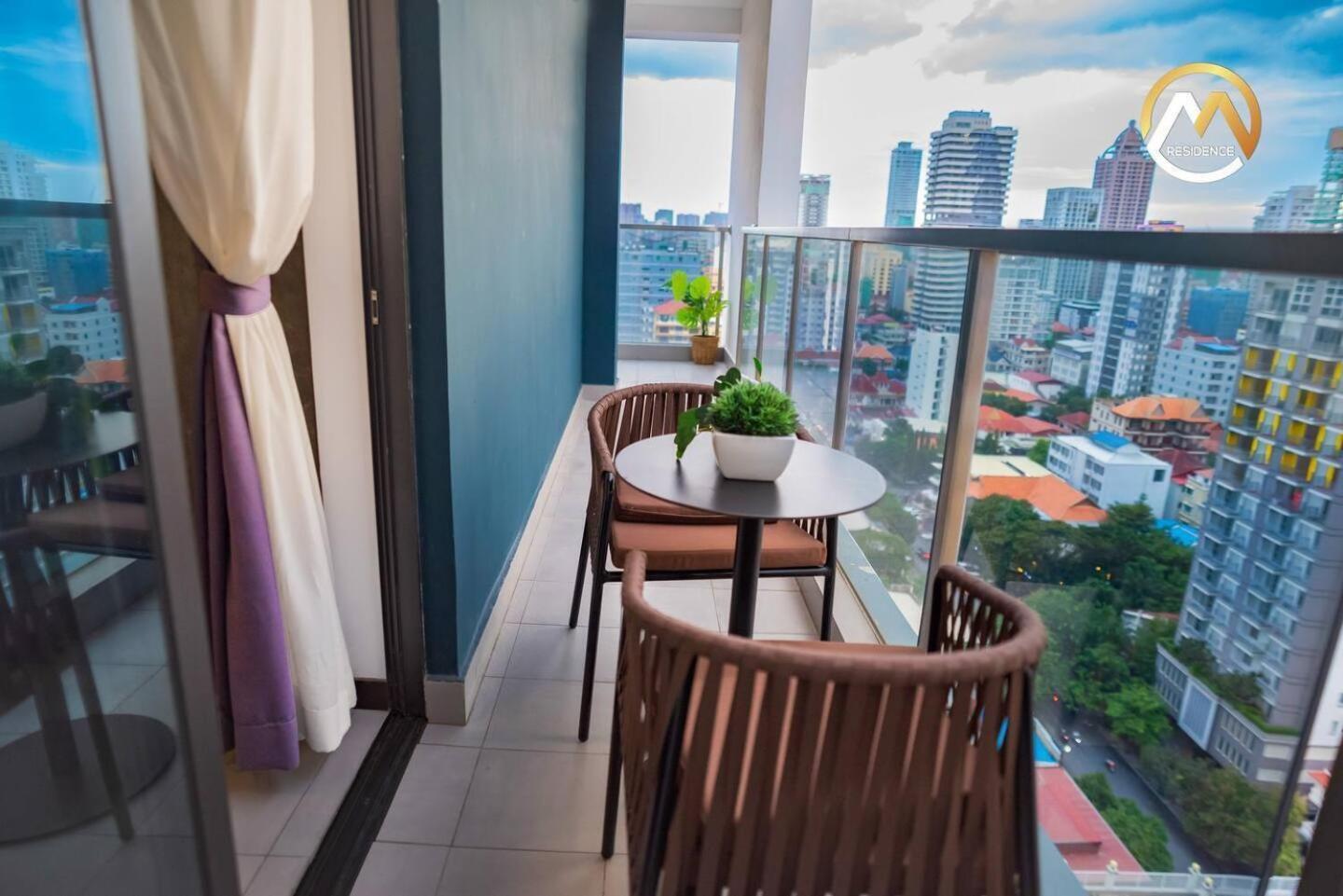 Hotel Serviced Apartments Top One Infinity Pool With View Of 360 Degree Пном Пен Екстериор снимка