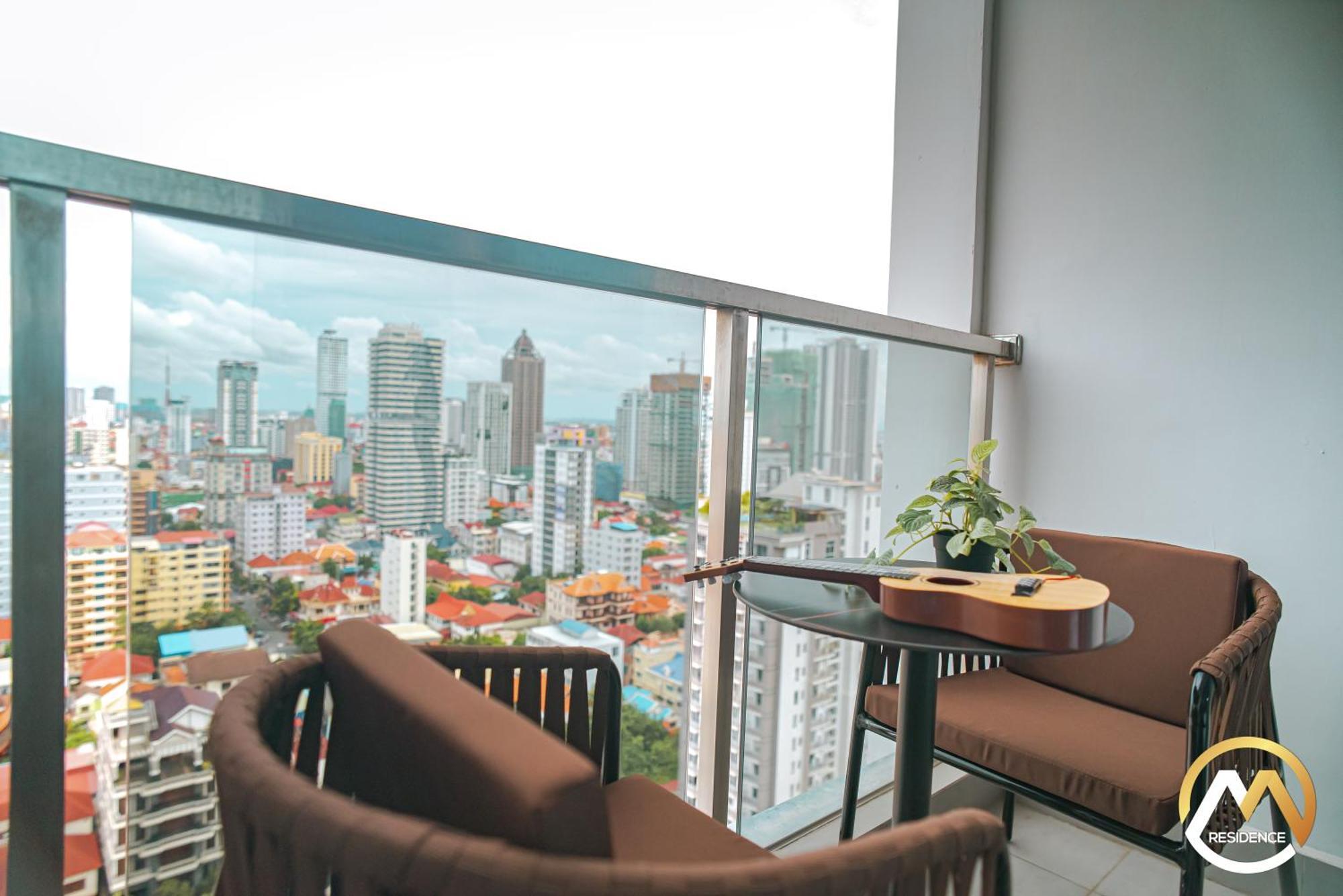 Hotel Serviced Apartments Top One Infinity Pool With View Of 360 Degree Пном Пен Екстериор снимка