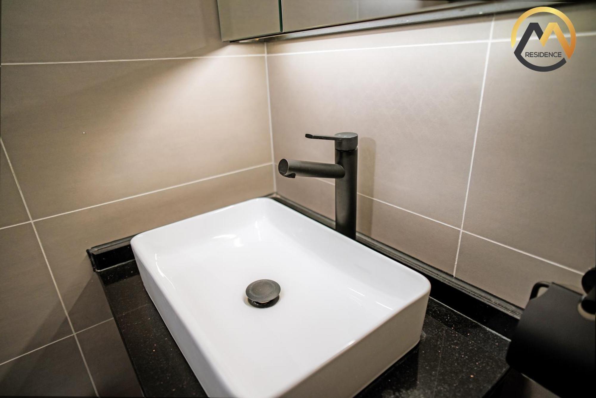 Hotel Serviced Apartments Top One Infinity Pool With View Of 360 Degree Пном Пен Екстериор снимка